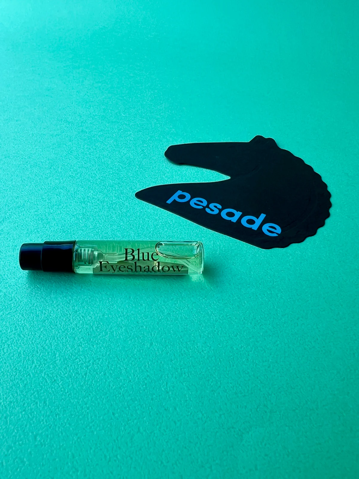 pesade（ペサドゥ）のディスカバリー セット チャプター3「The Lovers」　ブルー アイシャドウのボトル