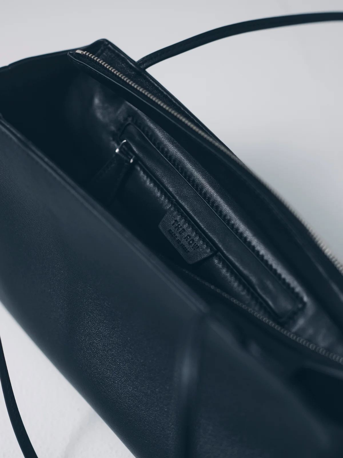 ザ・ロウのTerrasse トゥーゴーバッグのディテール