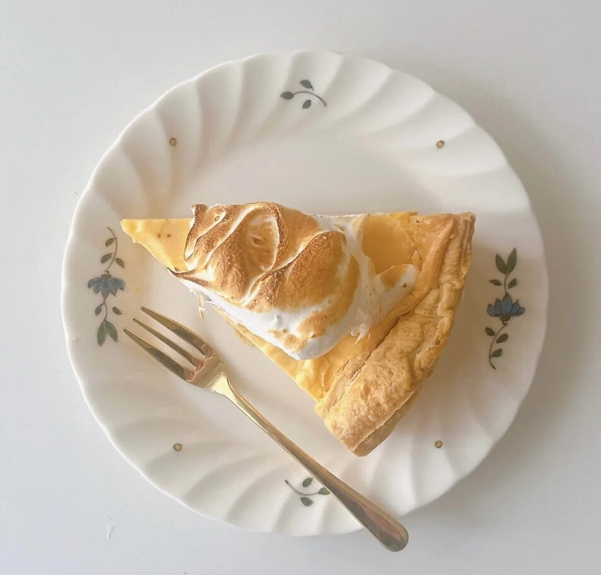 アンティークショップMajorelle（マジョレル）の中にあるカフェで購入したレモンパイ
