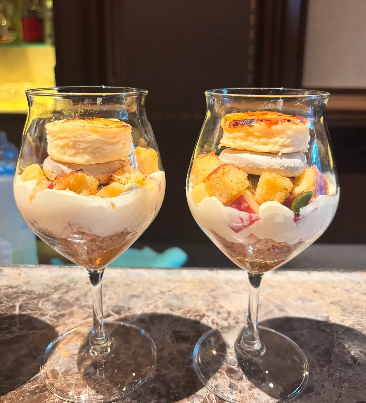 リメイクイージーが贈る秋のコラボパフェ、伝統菓子“ブリュレ”を焼き芋でモダンにリメイクして