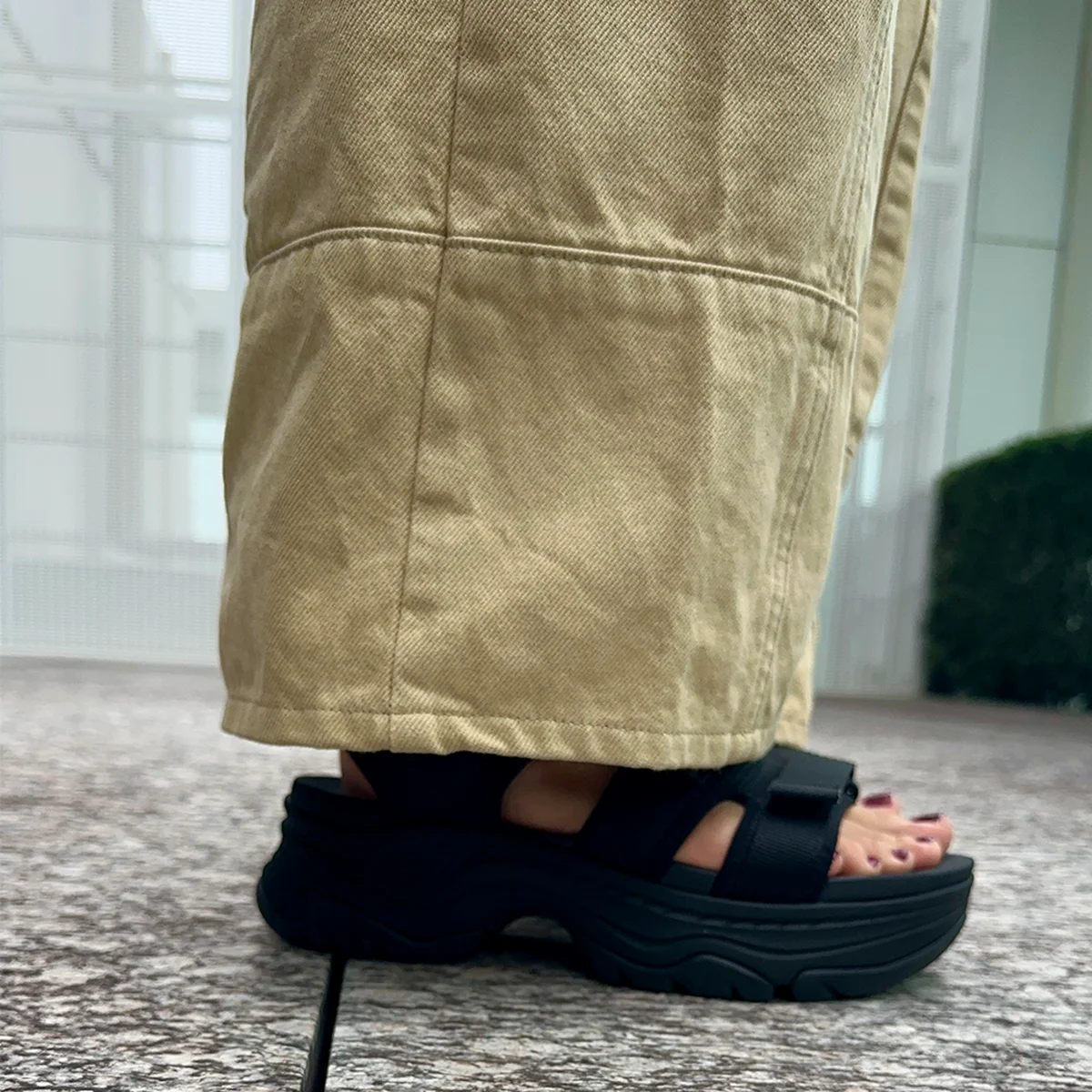 teva テバ　レディース ハリケーン アンプソール ガイラ　サンダル　着用　コーデ