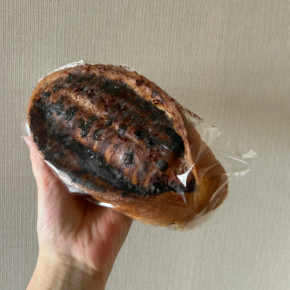 ツルヤの悪魔のチョコパンの写真