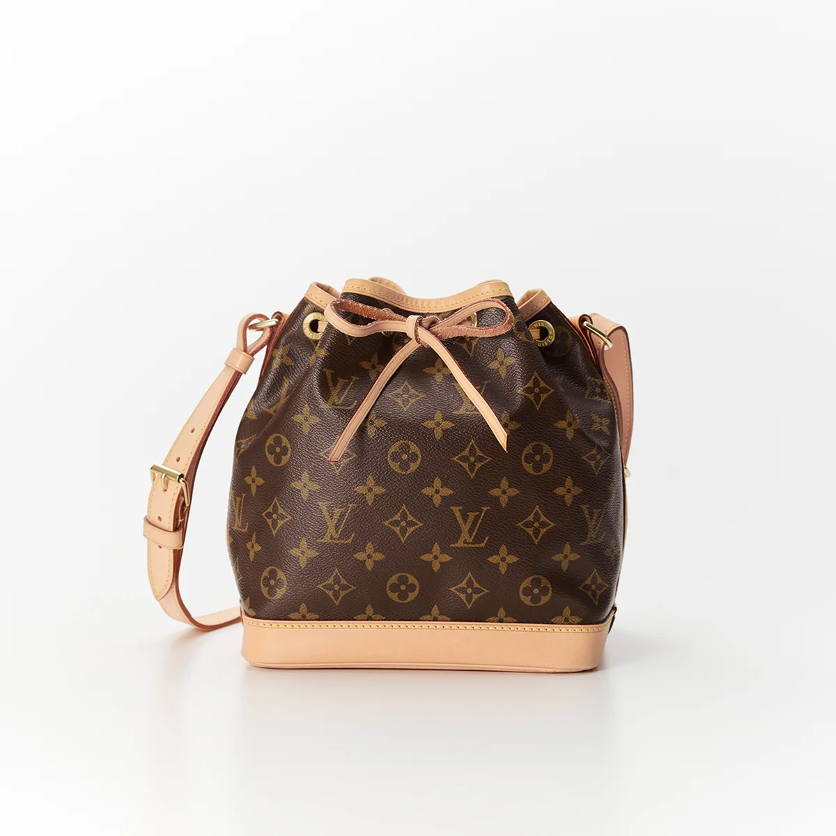 ルイ・ヴィトンのモノグラムバッグ「ノエ BB」　正面