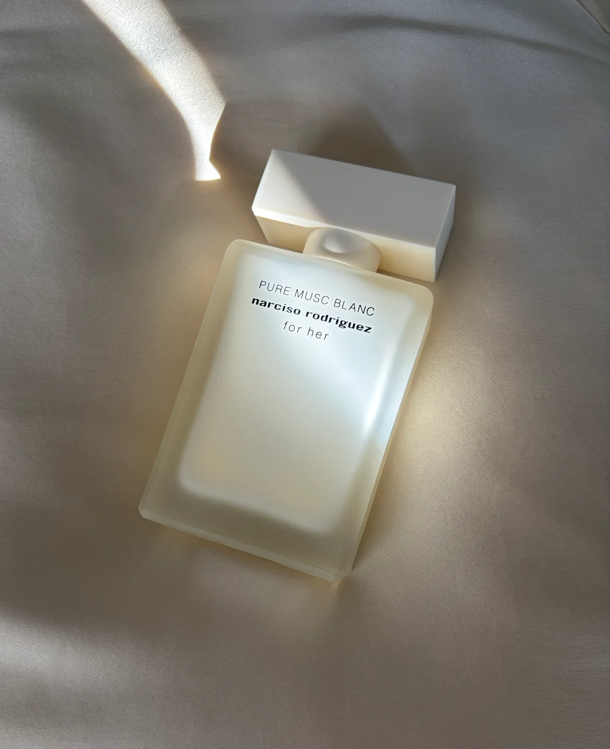 フォーハー ピュア ムスク ブラン オードパルファム インテンスはリネンのムスクの香り