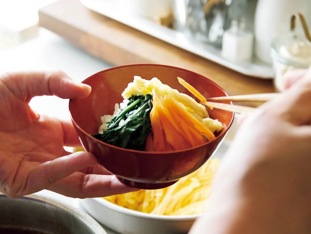 長尾智子さん流・沖縄の菜飯のレシピの盛り付け