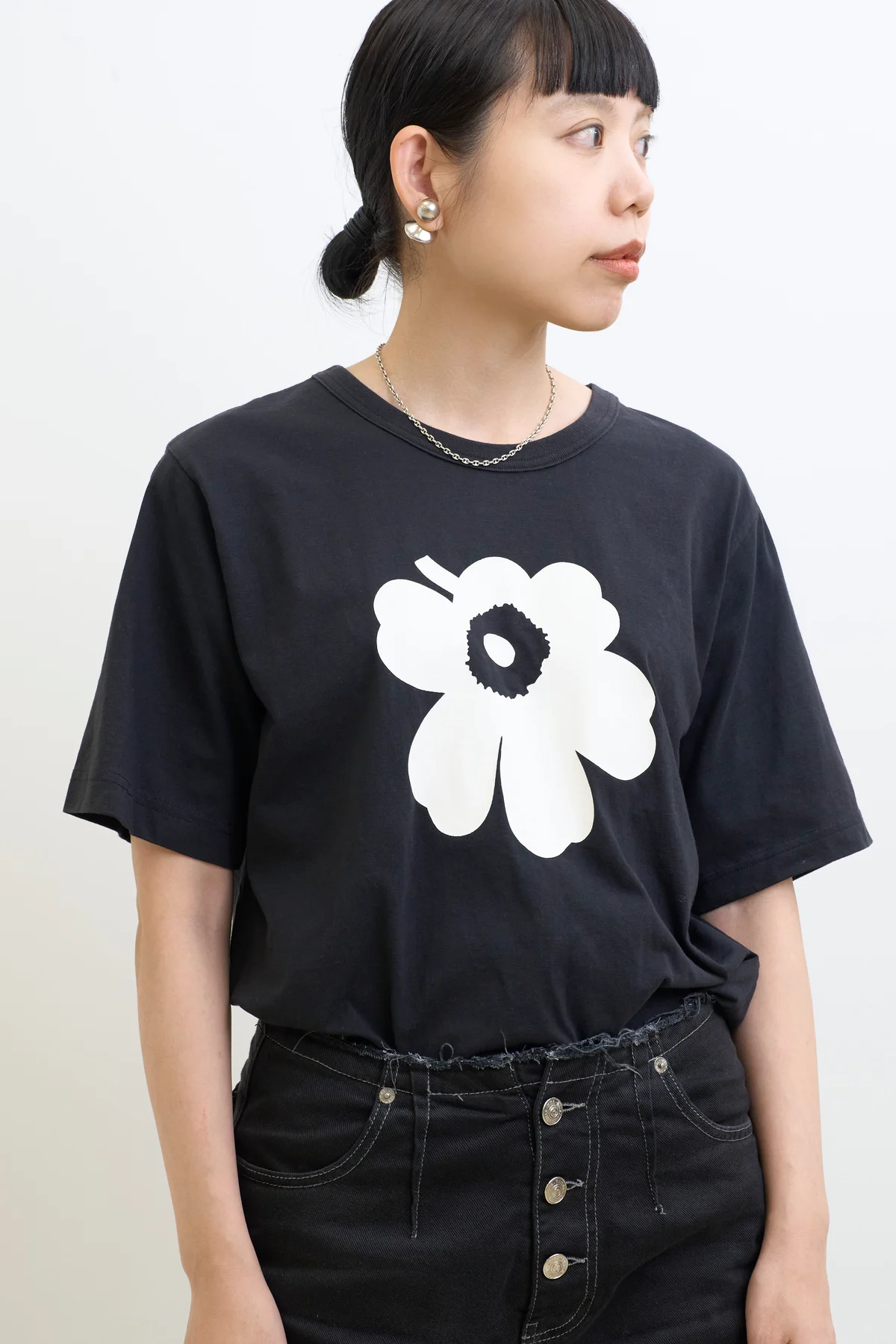 マリメッコのErna Unikko Placement Tシャツ