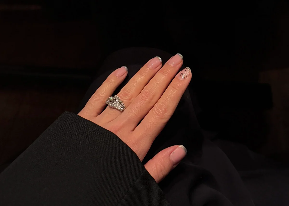 ベイカー恵利沙さんのサプライズで贈られた婚約指輪は、家族の絆の証に