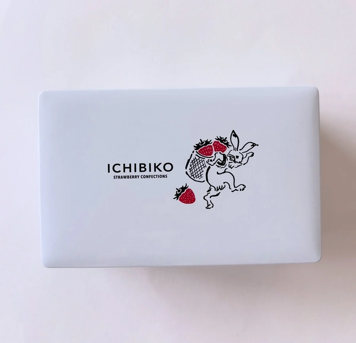 うさぎのイラストが描かれた缶パッケージでお届け