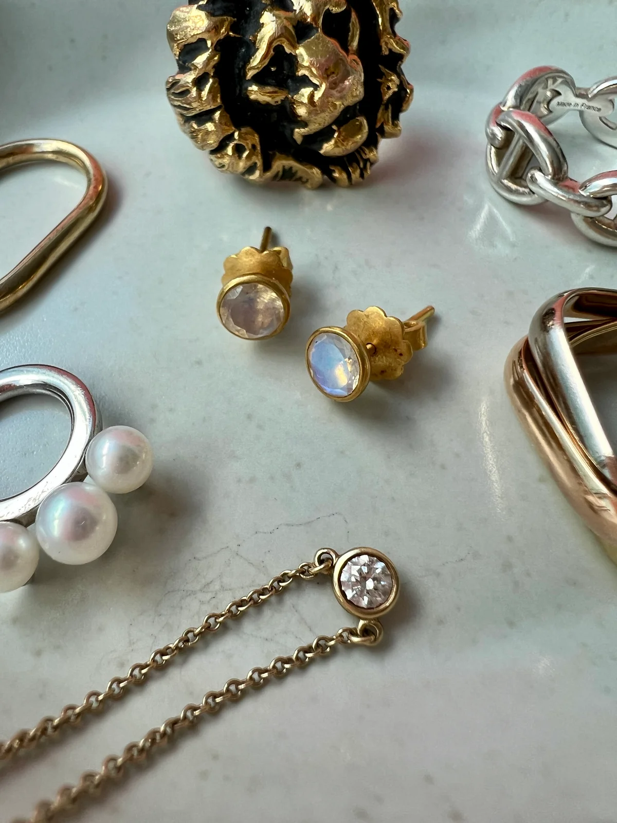 マリーエレーヌ ドゥ タイヤック　レインボームーンストーン　ピアス　手持ちのジュエリーとの集合カット
