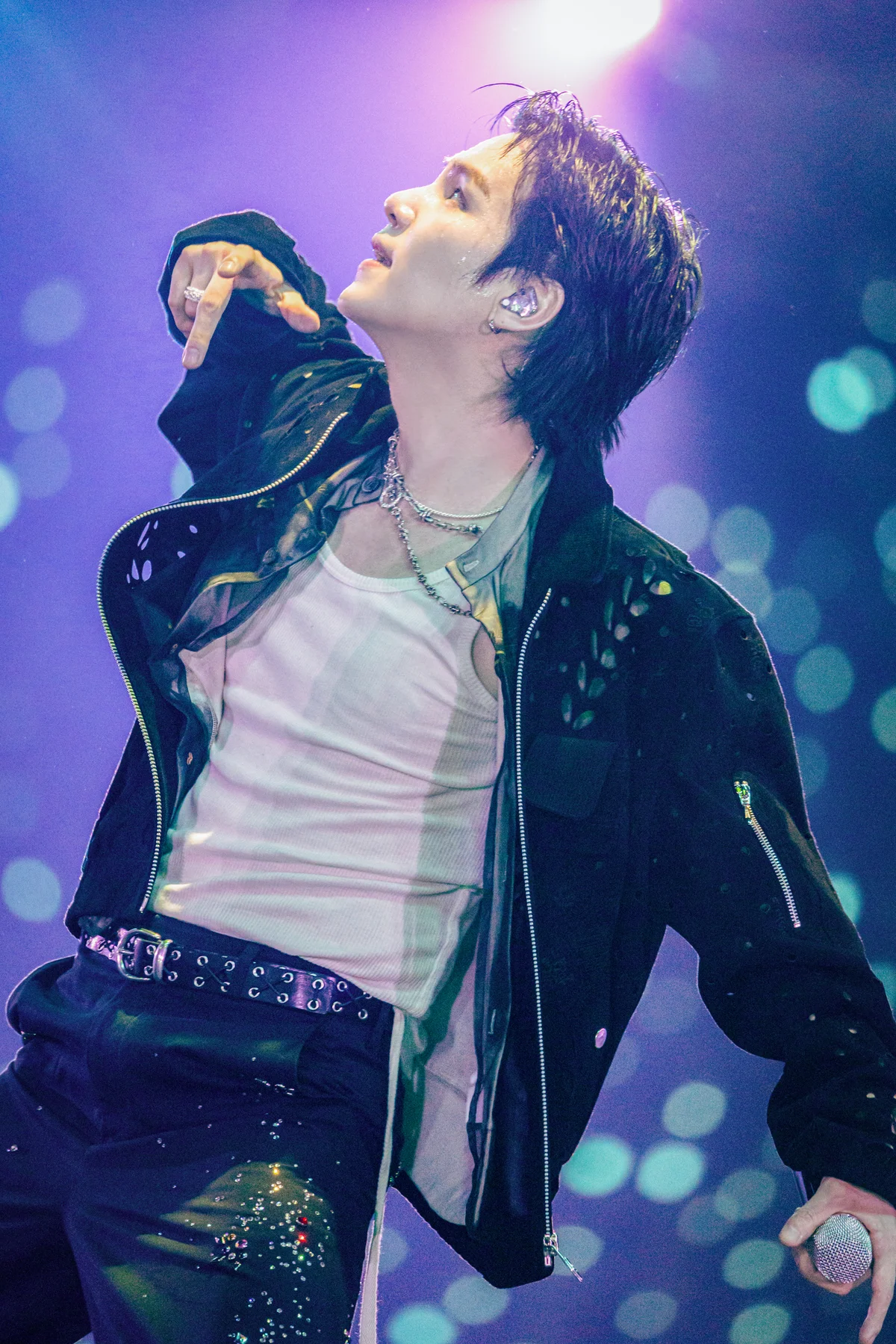 会場の３階まで、天を見上げるSUGAR