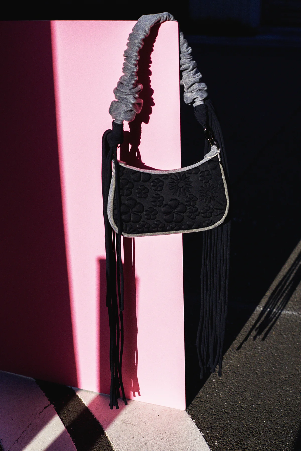 ポーラ・カノヴァス・デル・ヴァスのバッグの写真