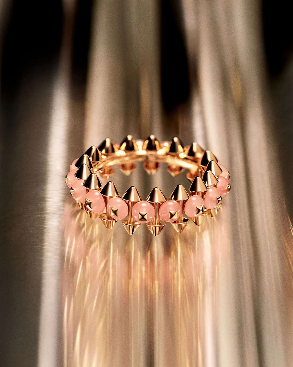 「クラッシュ ドゥ カルティエ」リング〈PG、ピンクカルセドニー〉¥1,056,000