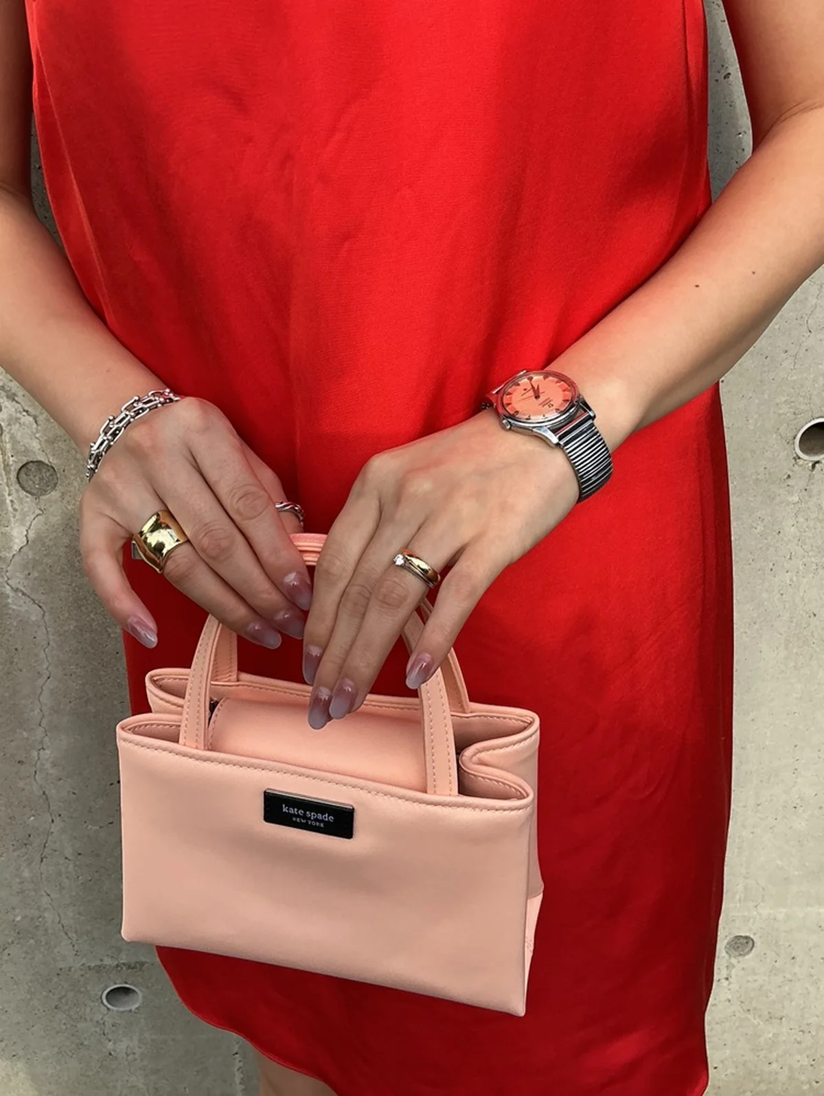 ティファニーの名作ジュエリーで手元をモードにクラスアップして