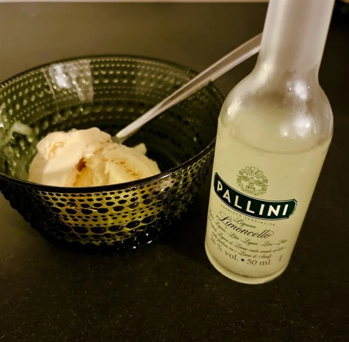レモンチェッロとバニラアイスクリームがけ