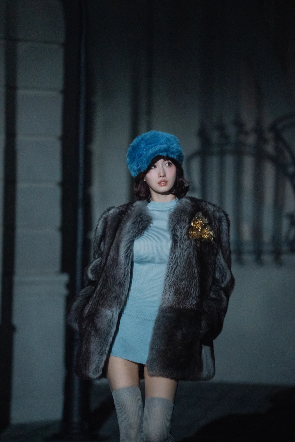 ミュウミュウのカスタムメイドの衣装を着たTWICEのMOMO