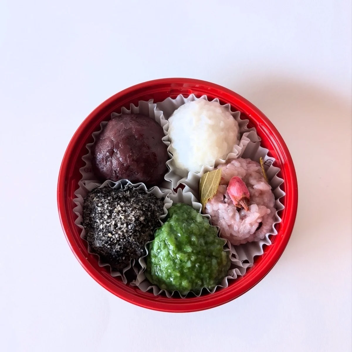 蒲田のおはぎ専門店 はた乃。注文を受けてから作る、無添加にこだわり。プチサイズ5種入「まごころ」￥810