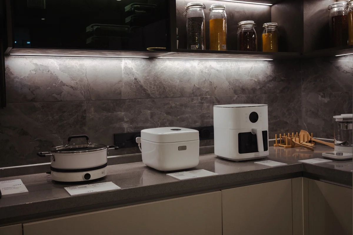 Xiaomi本社のショールーム 炊飯器やフライヤーなどのキッチン家電を展示