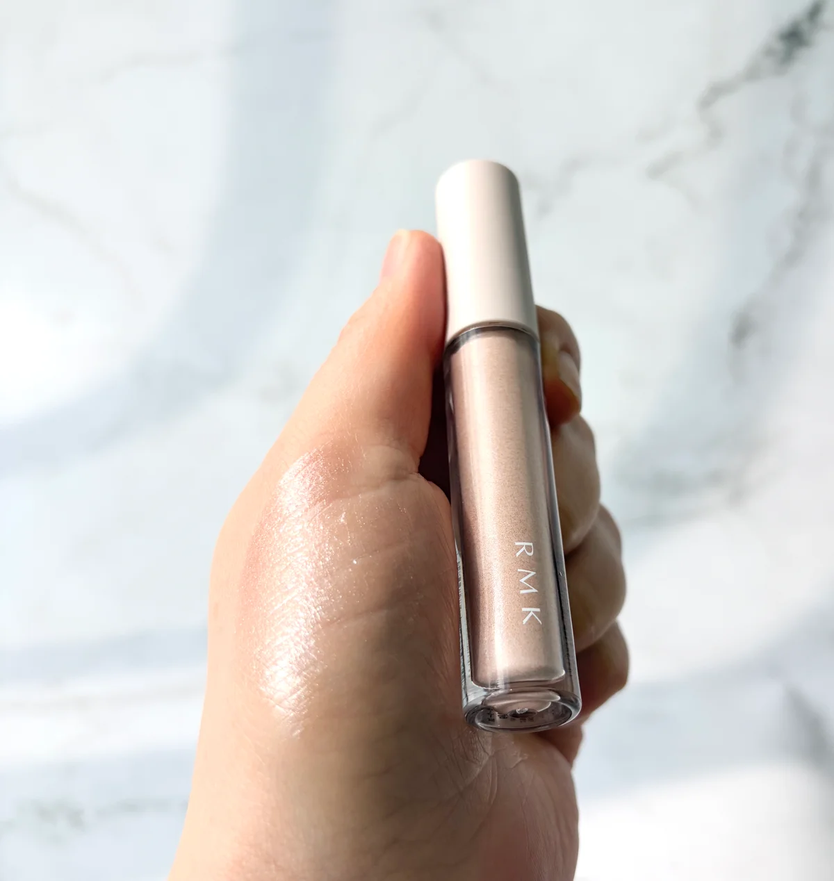 3月6日発売RMK グロウ イルミネーターの水ツヤのスオッチ