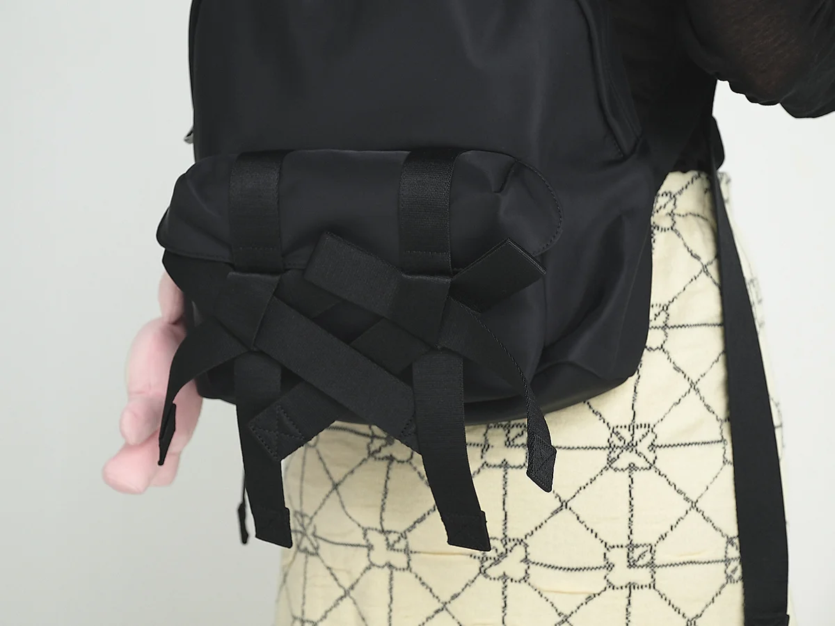 シモーン・ロシャ BOW FRONT BACKPACK寄りの写真