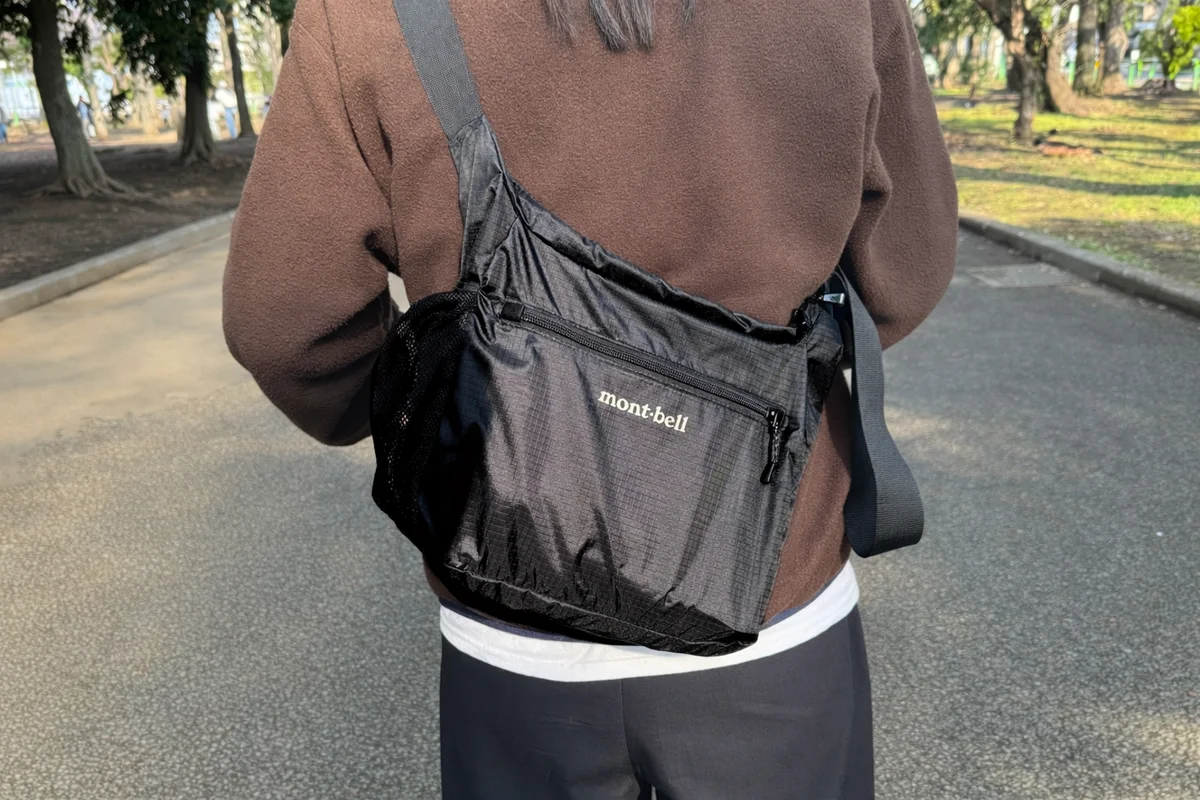 モンベルのポケッタブル ライトショルダー 着用画像