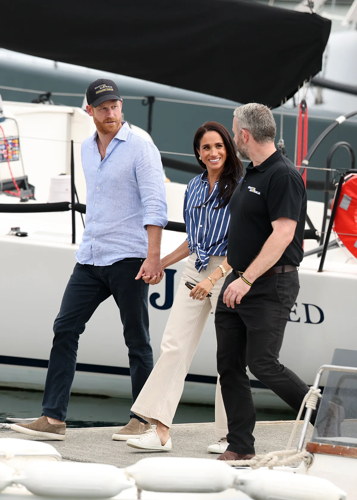 シドニー湾でヨットクルージングを体験したヘンリー王子とメーガン妃