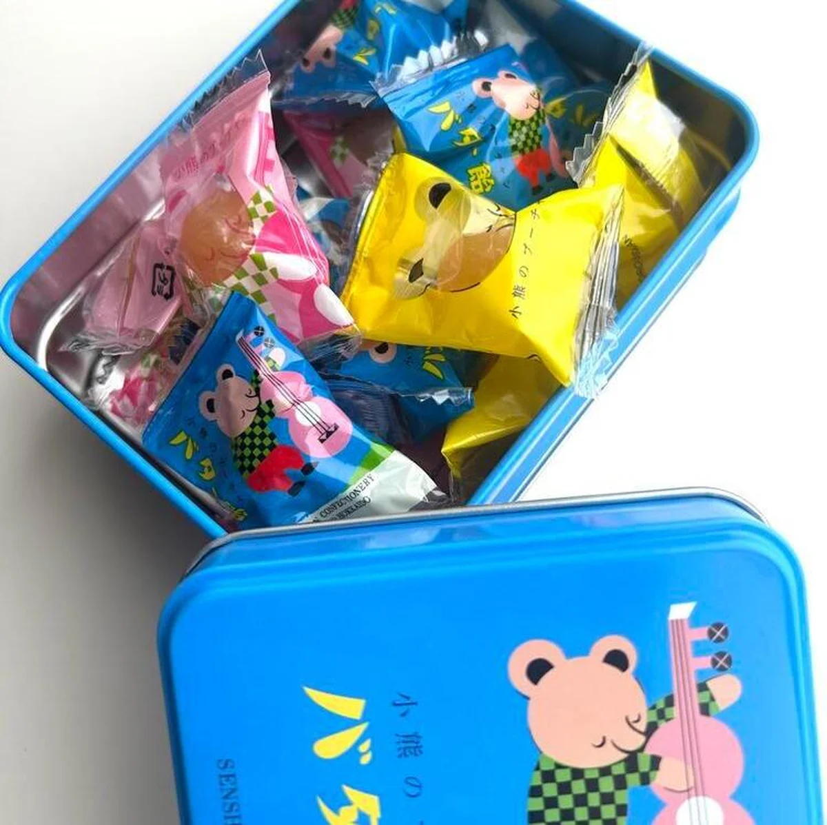 小熊のプーチャンバター飴が入った缶