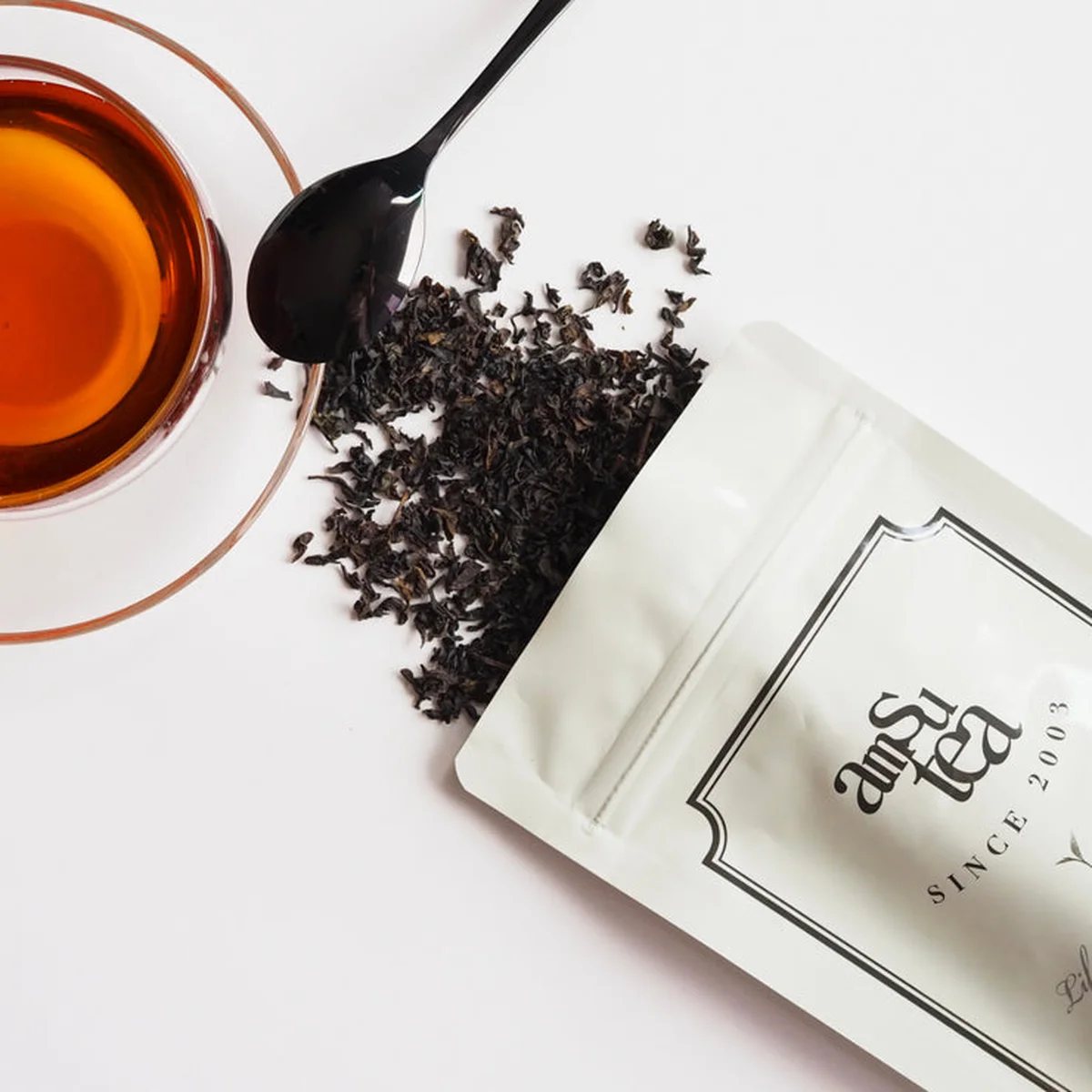 日本の紅茶ブランド「amsu tea（アムシュティー）」の「チョコラッテ」。まるでホットミルクチョコレートのような味わい