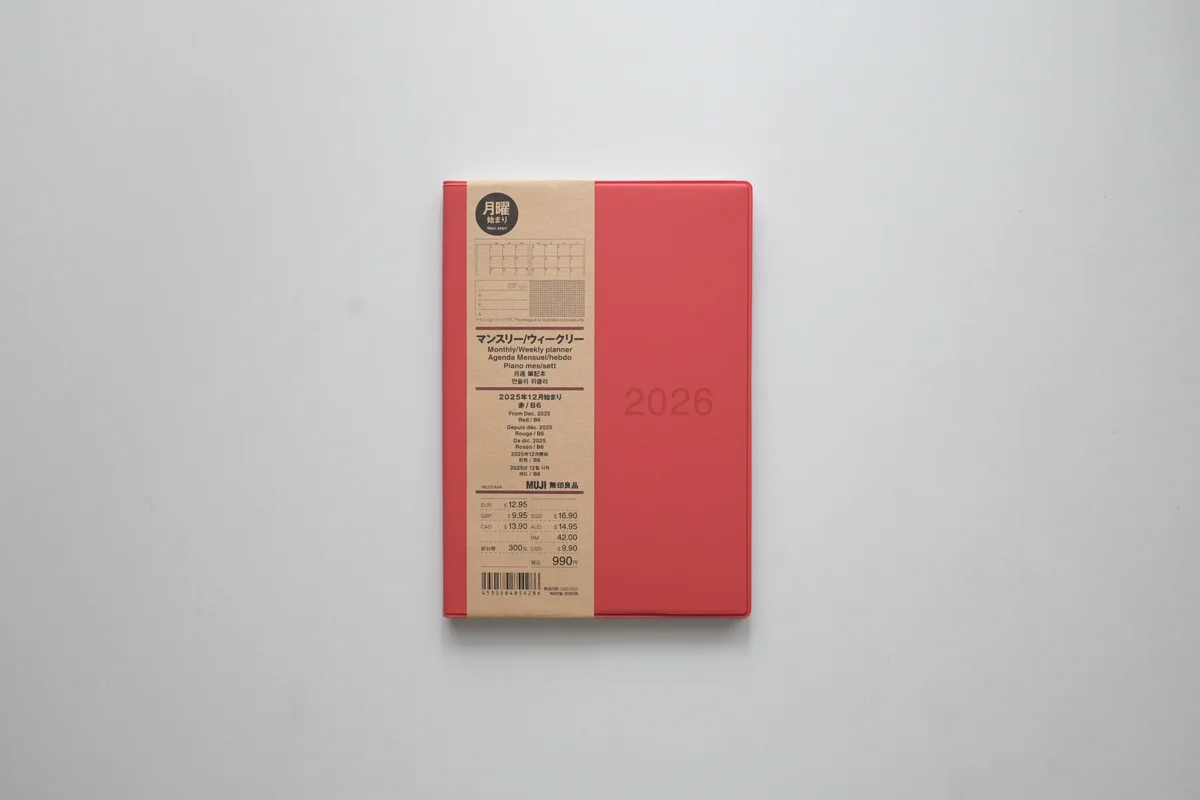 無印良品　「月曜始まり マンスリー／ウィークリースケジュール帳・2025年12月始まり」B6サイズ 赤