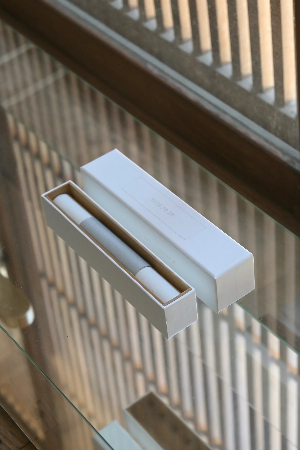 T.TとArpaと両足院のトリプルコラボレーションによるお香「SENKO NO KU(閃光の空)」