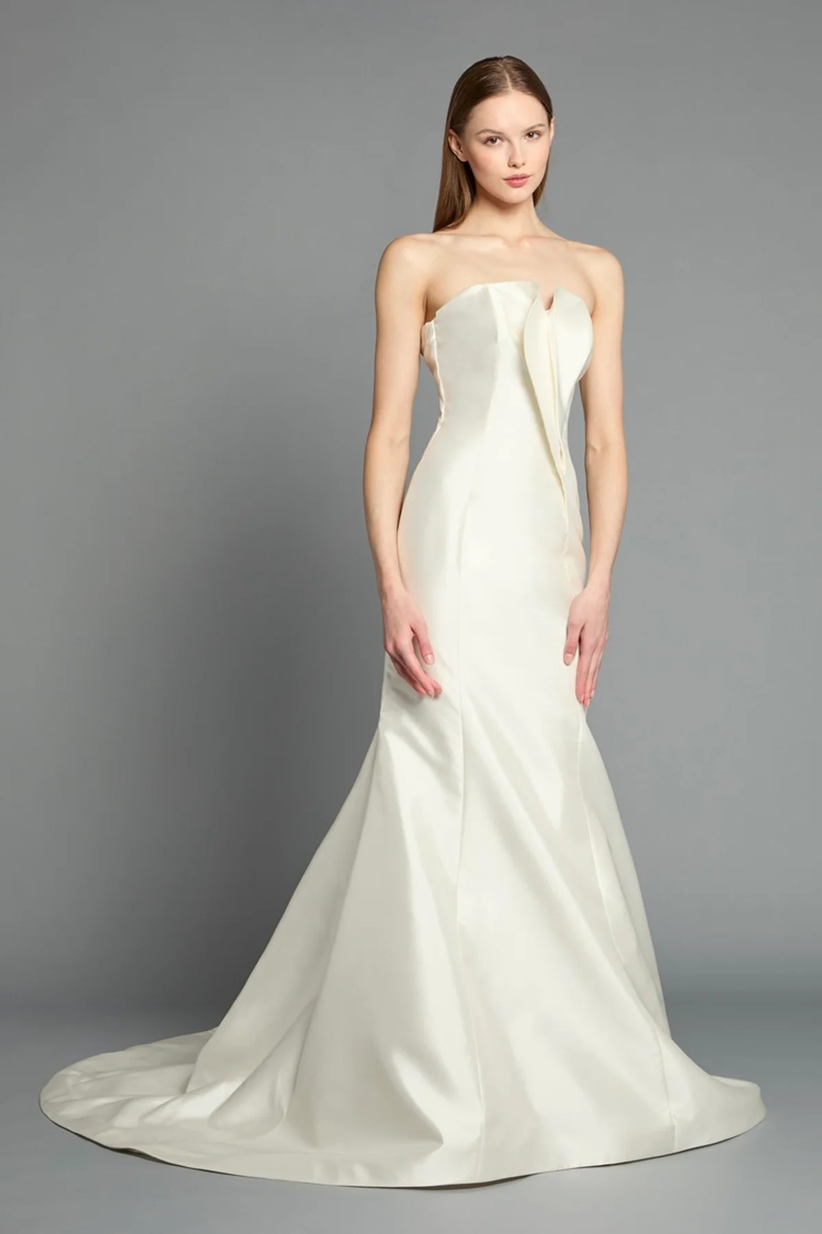 ドレス￥550,000（レンタル）／アントニオ・リーヴァ