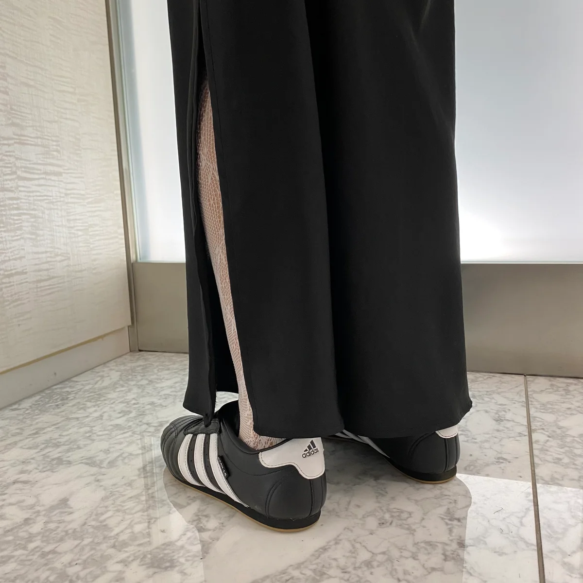 アディダス テコンドーを履いた後ろ姿