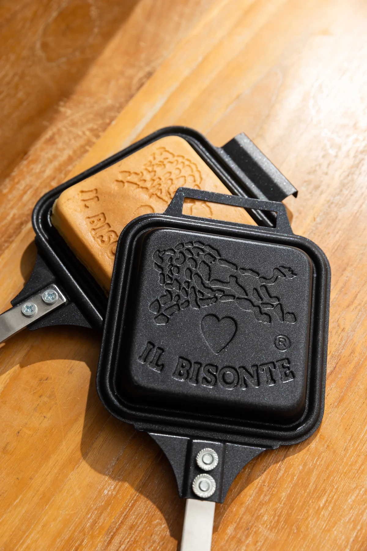 イル ビゾンテ　オリジナルホットケーキメーカー