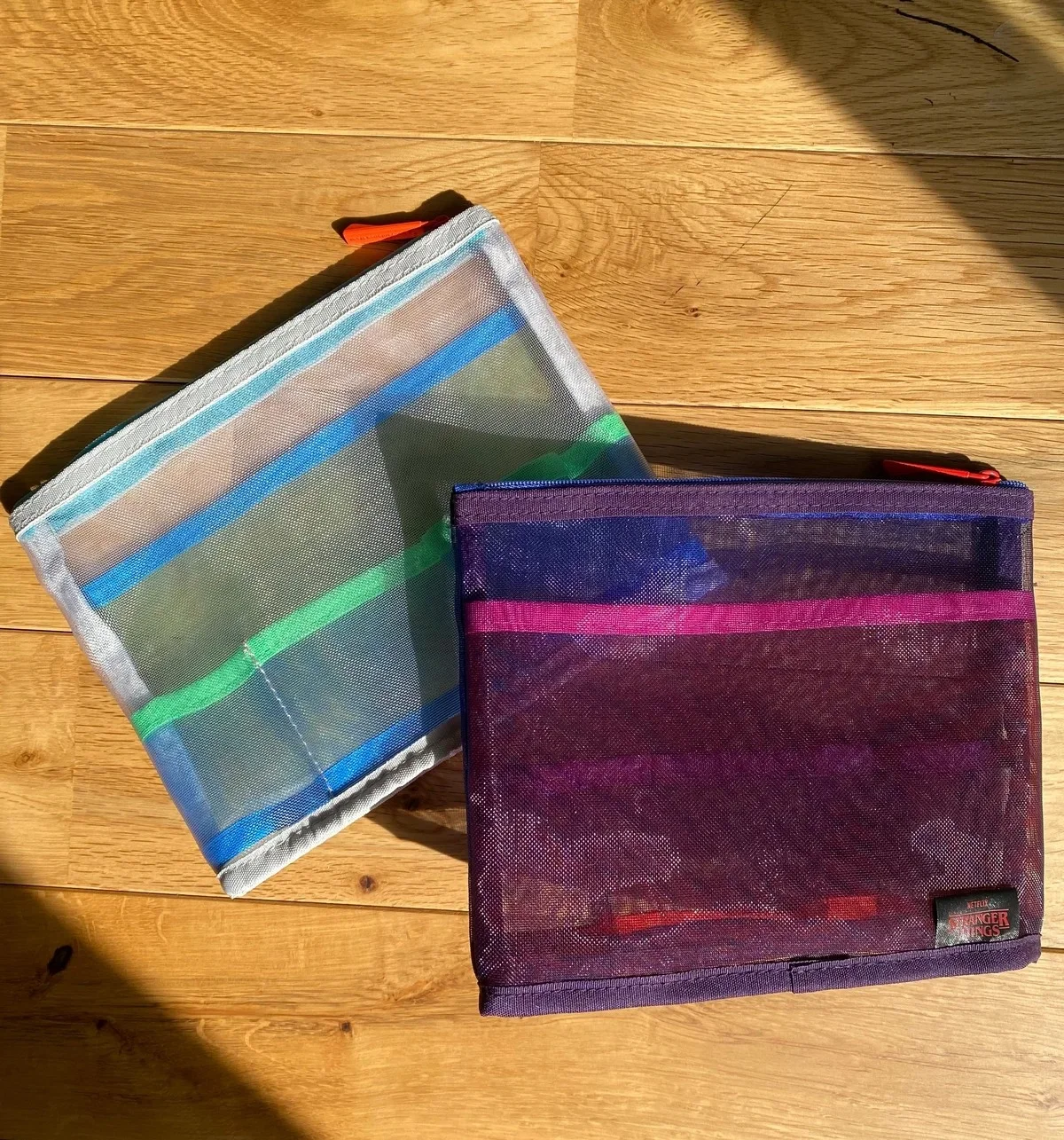 ファミマのメッシュポーチの“ファミマカラー”と“ストレンジャー・シングスコラボ”