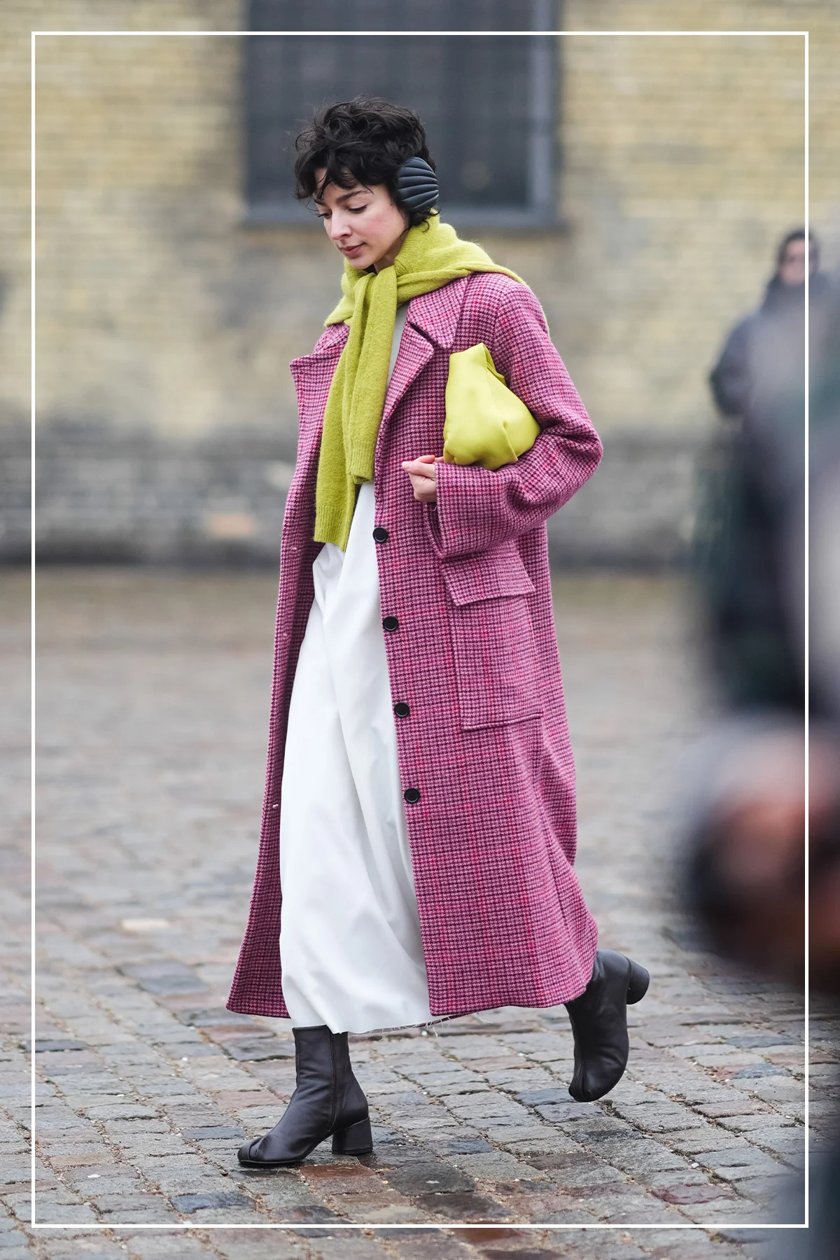 ローゲージニットを着用したスナップ