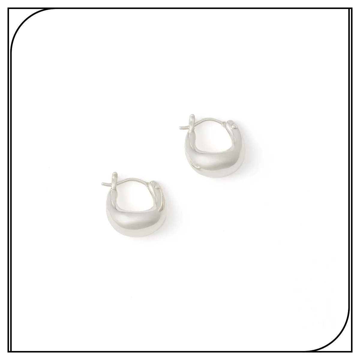 ピアスSPURSHOP別注￥38,500／ミラベラ（アサミ フジカワ）