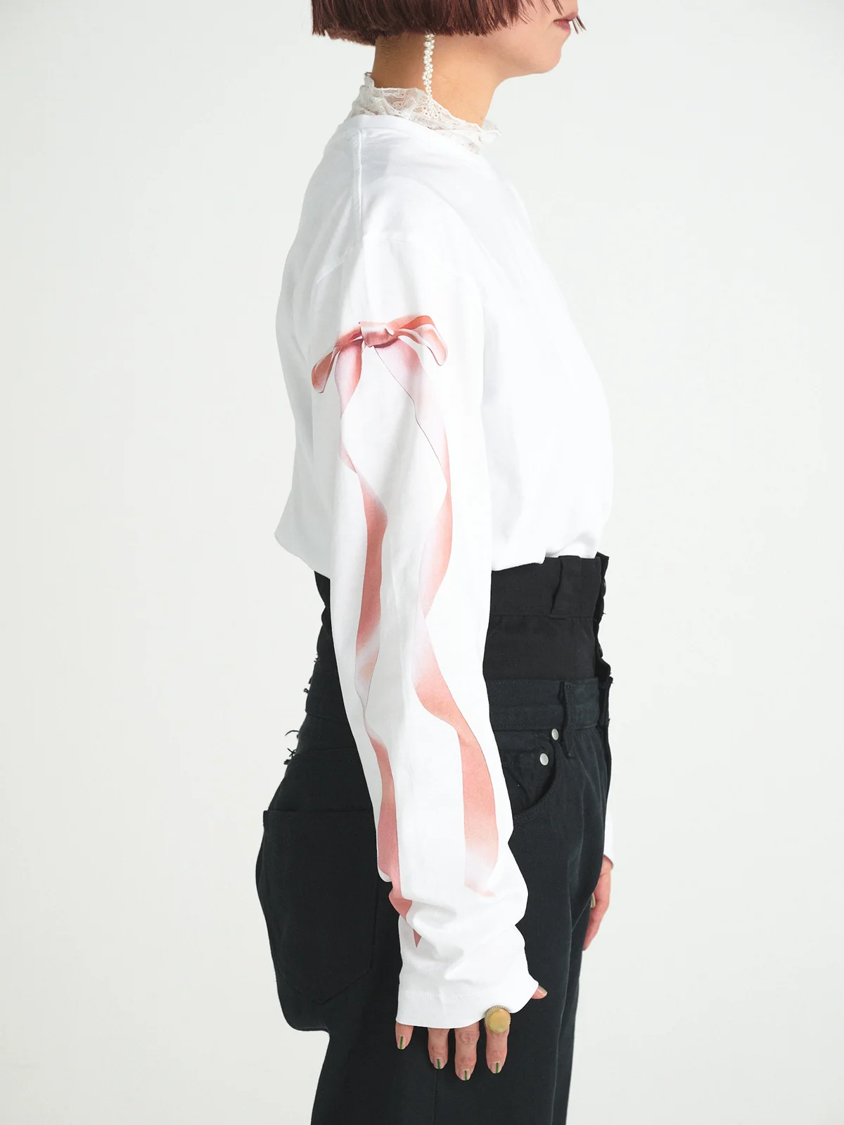 シモーン・ロシャ リボンロングスリーブTシャツサイドからの写真