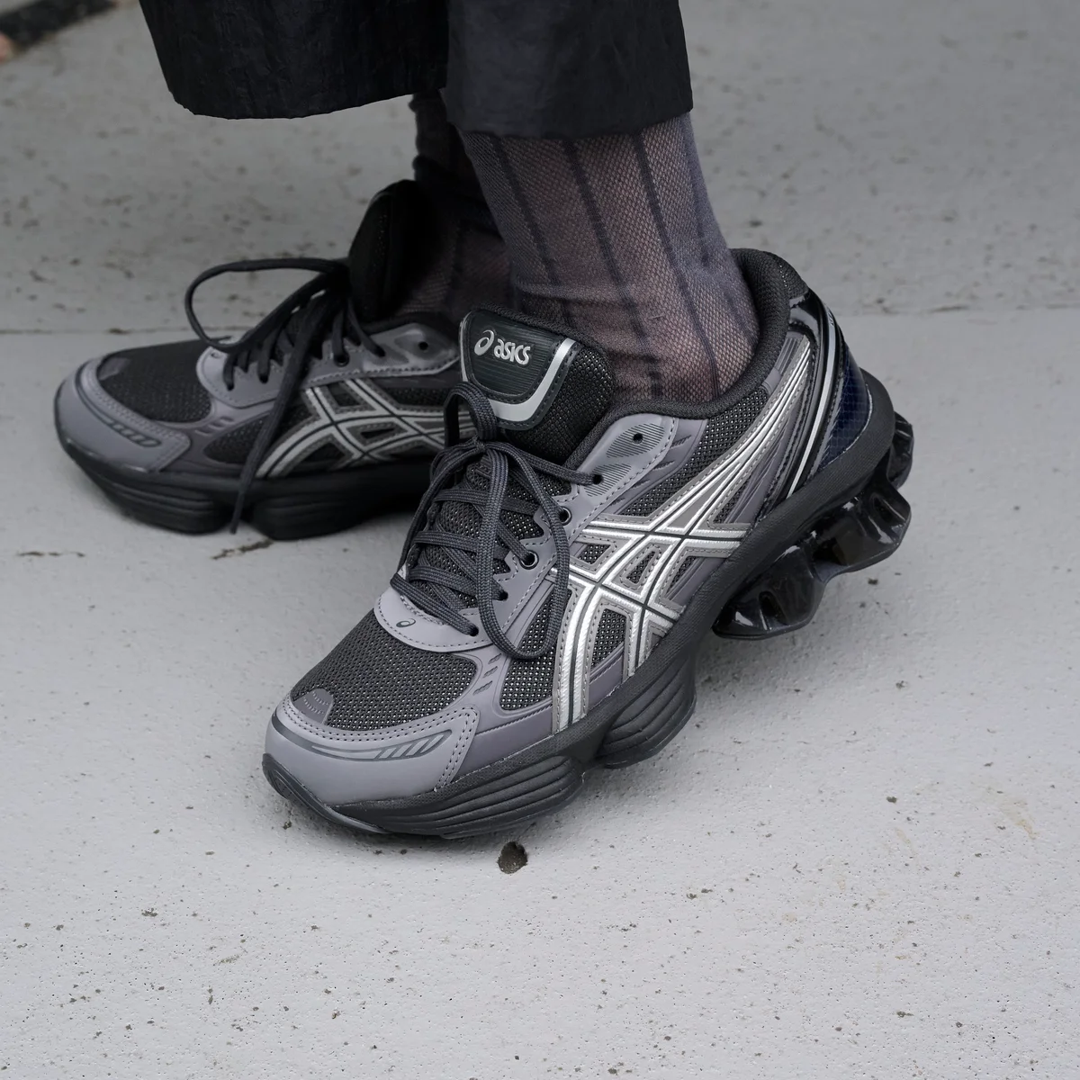 アシックスのスニーカー GEL-KINETIC FLUENT