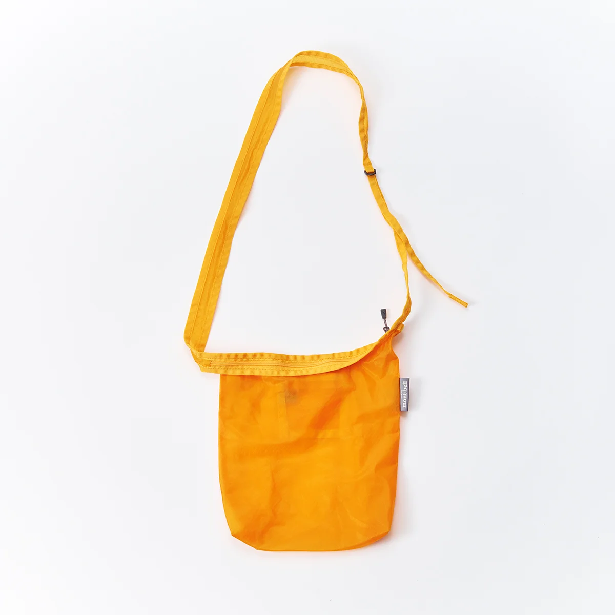 モンベルの「U.L.MONO ポーチ M」　正面