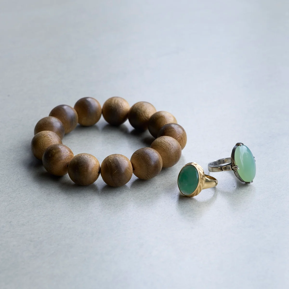 『木のダイヤモンド』と称され、幸運を呼び込むと言われるアガーウッドのブレスレットは、新婚旅行のモルディブで購入