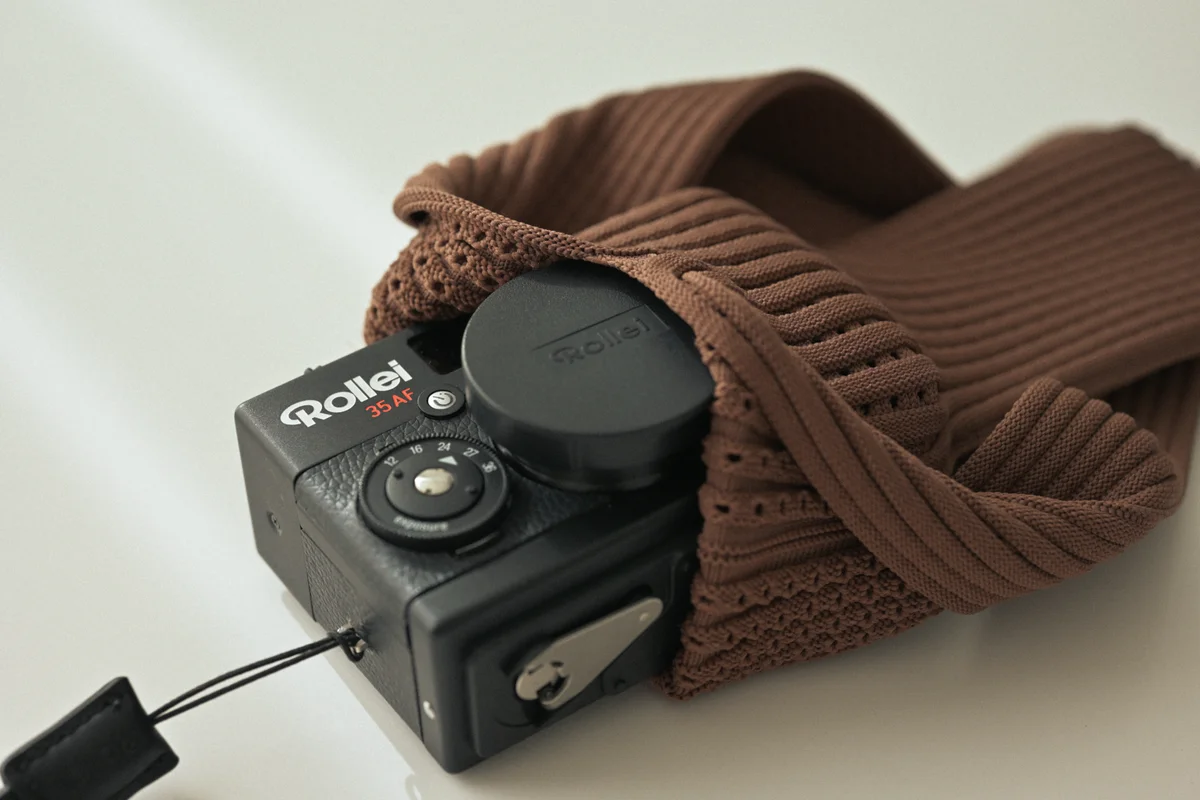 iPhone Pocketにカメラを入れたところ