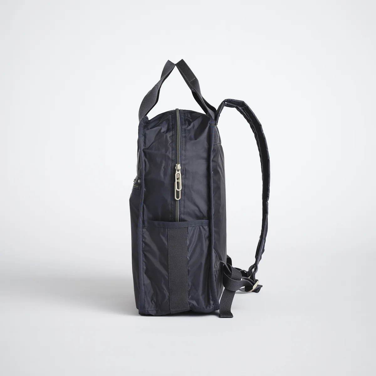 レスポートサックのバッグ「CR URBAN BACKPACK」のサイド