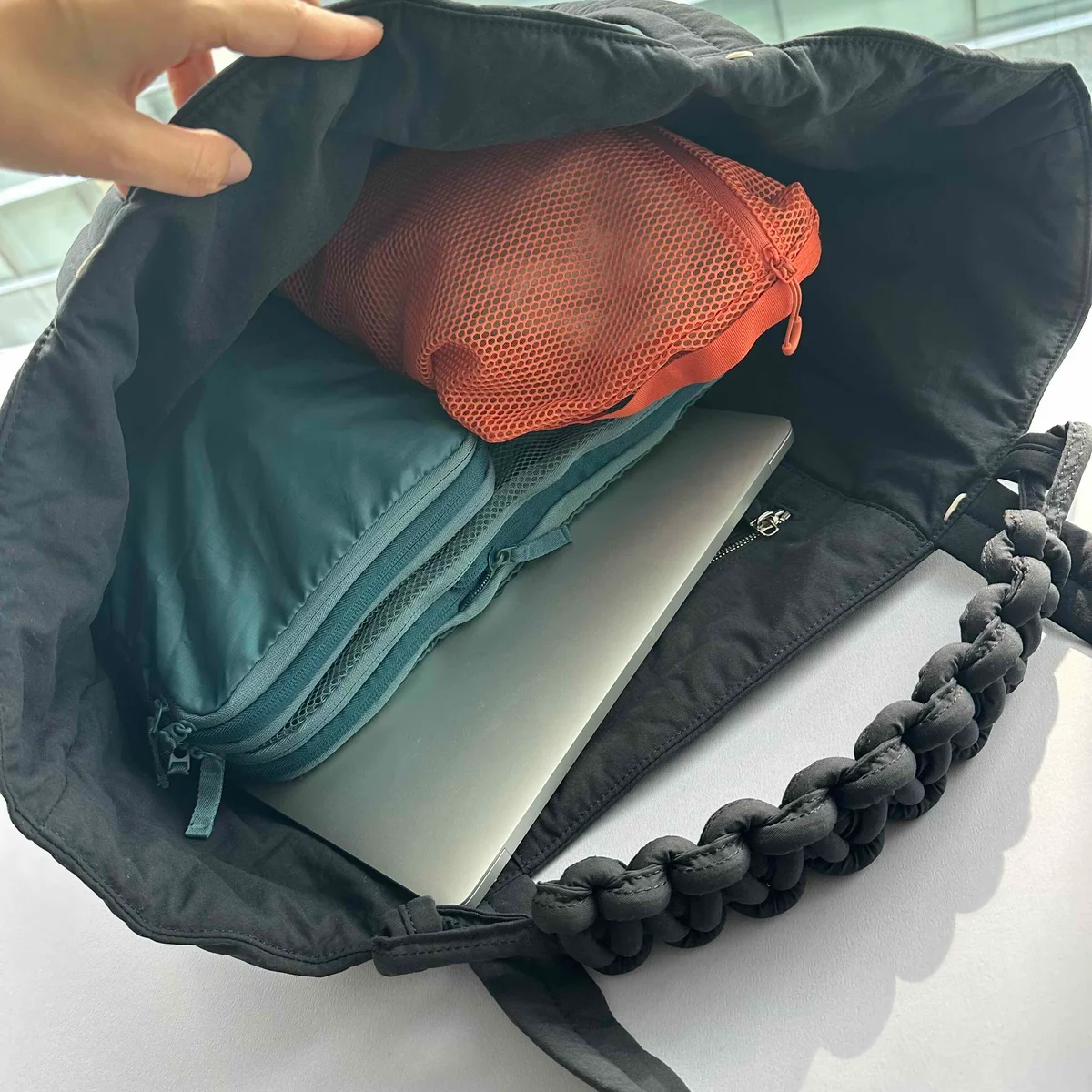 SAGAN Vienna(サガン ヴィエンナ)【SPURSHOP別注】パザートートバッグ バッグの中身