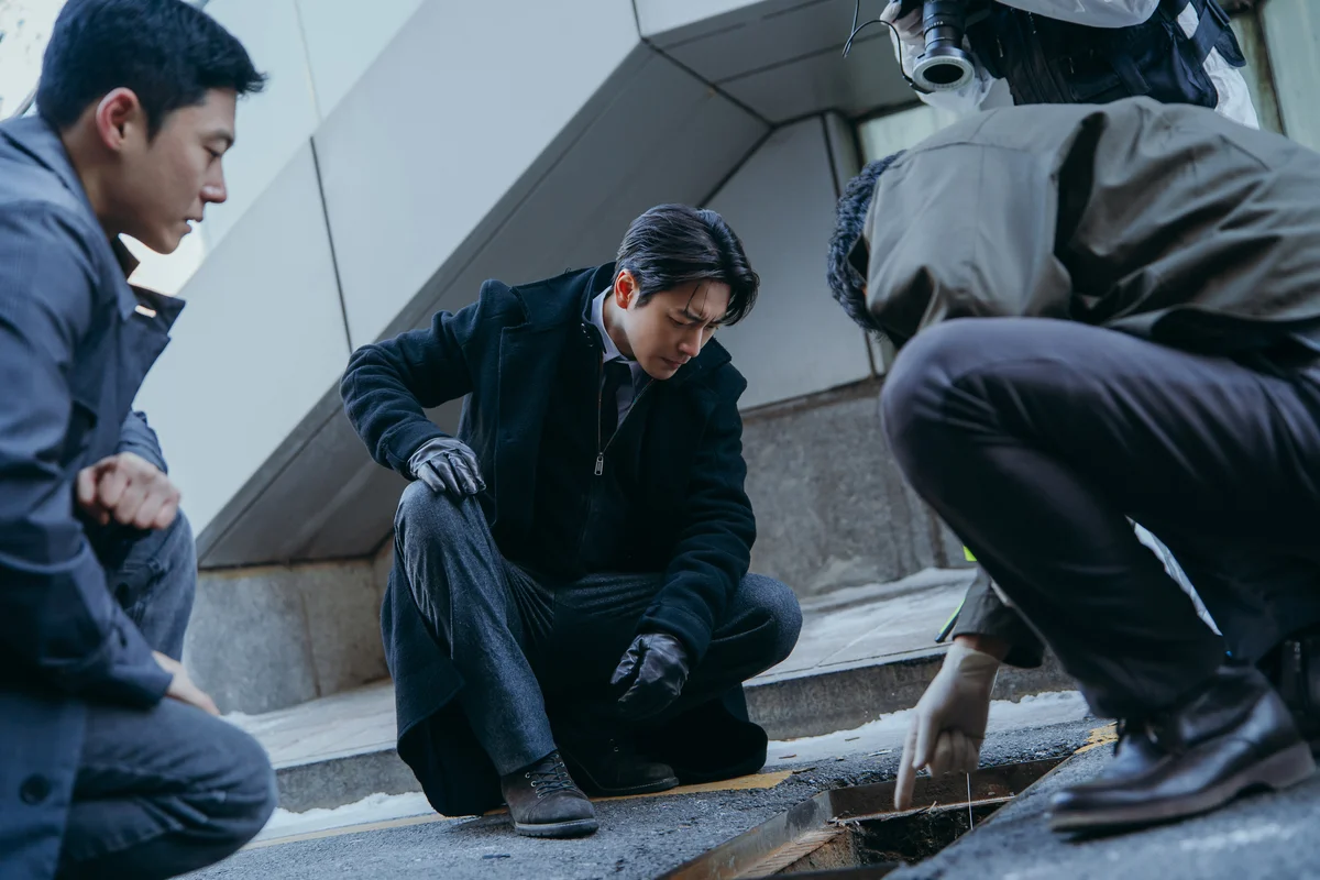 Netflix最新韓国ドラマ　「サラ・キムという女」 下水溝で発見された身元不明の死体をめぐり緻密な捜査を進める刑事イ・ジュニョク