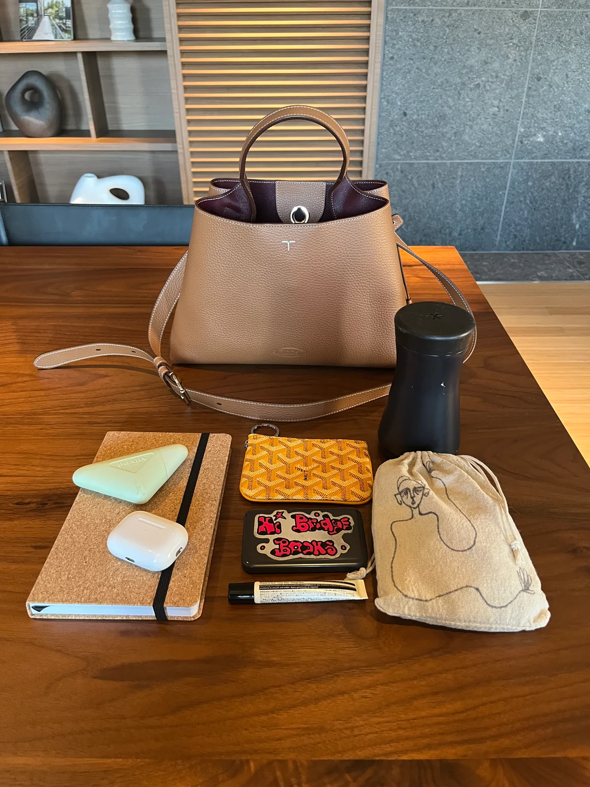 SPURSHOP  トッズ TOD'S ブラウンカラー 物撮り 日常遣いにちょうどいい収納力