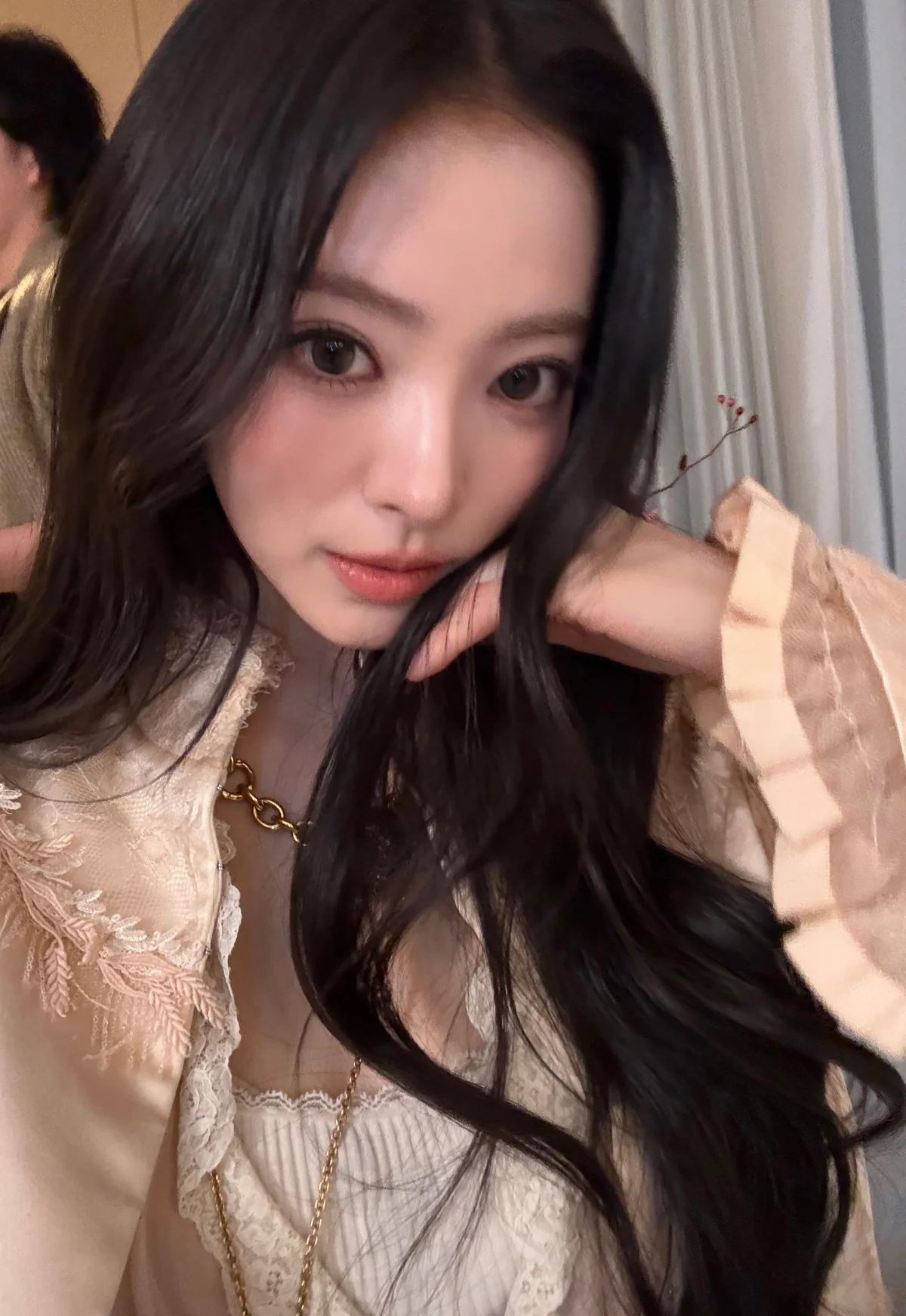 MEOVV ミヤオ　ANNA　アンナ　SPUR独占フォト　アンナの顔の寄り写真