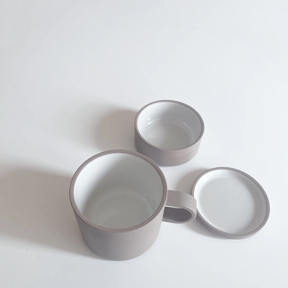 HASAMI PORCELAINのTHE GREY COLLECTION