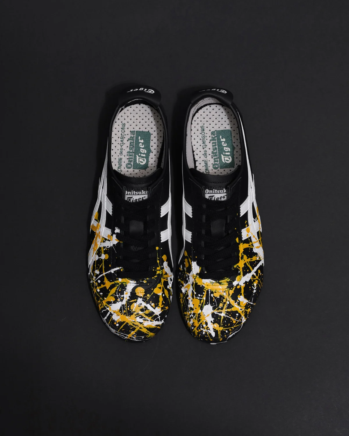 コム デ ギャルソンのホリデーキャンペーン オニツカタイガーとコラボレーション