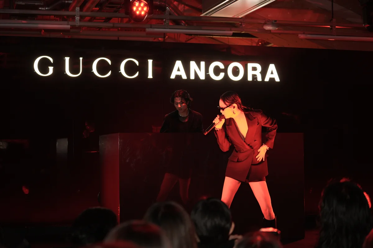 GUCCI ANCORA Special Eventでパフォーマンスを披露するリナ・サワヤマ