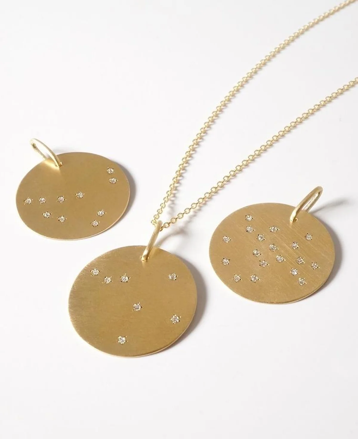 talkative（トーカティブ）のASTERISM（アステリズム）シリーズ。12星座にオリオン座を加えた13種で展開