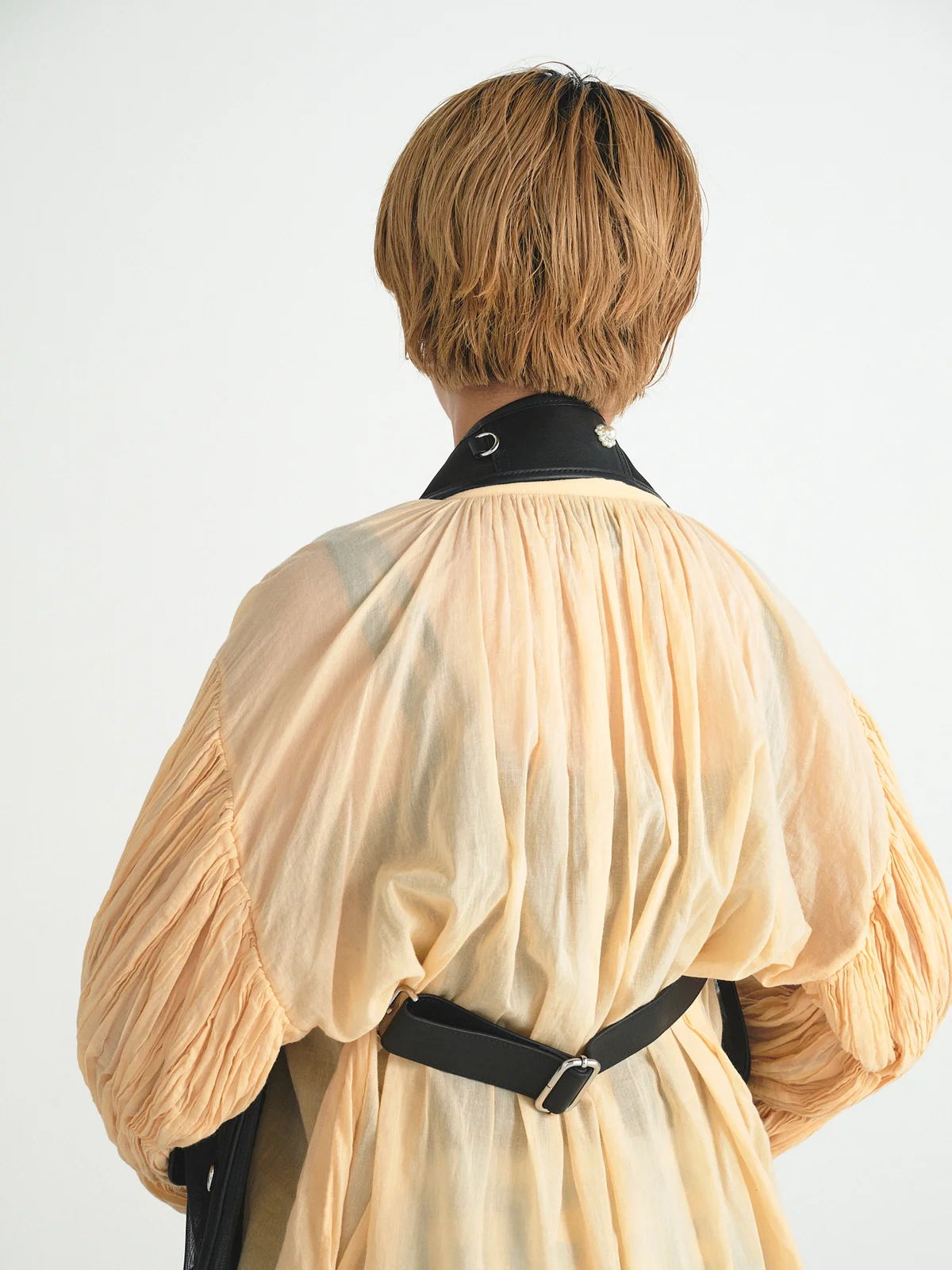 シモーン・ロシャ UTILITY MULTI POCKET VEST BAG 後ろ写真